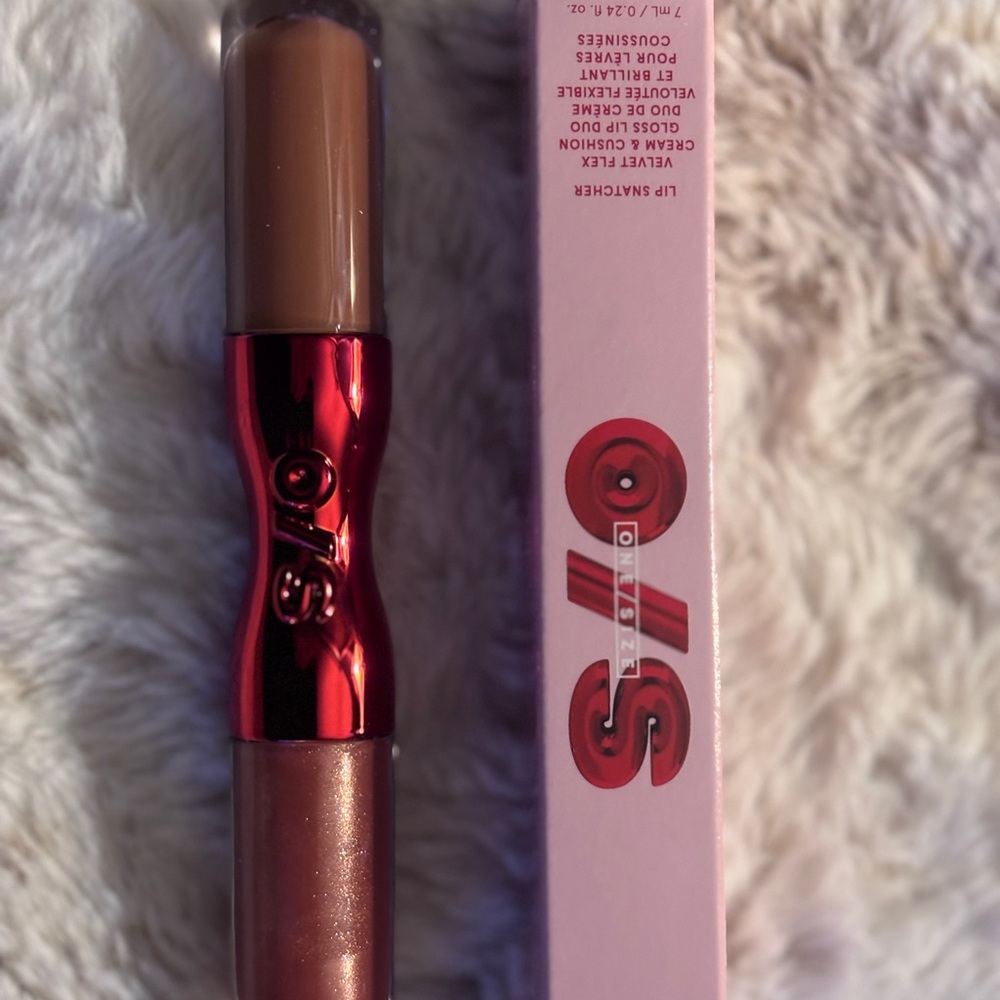 LIP SNATCHER
HYDRATING LIQUID LIPSTICK AND LIP GLOSS DUO - MUTHA STARR - Picture 2 of 5